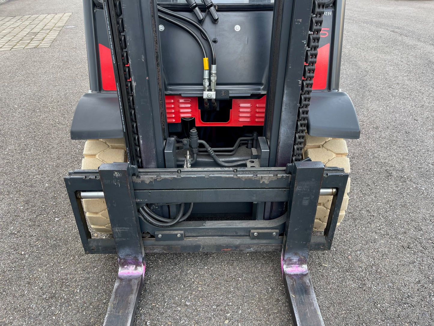 Linde H25T Gabelstapler 2,5 Tonnen, Gas, 2018 generalüberholt, ca. 150 Std.