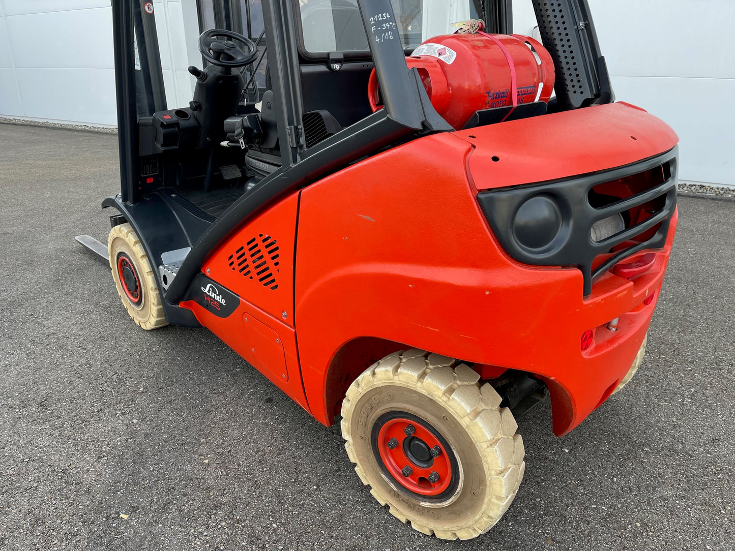 Linde H25T Gabelstapler 2,5 Tonnen, Gas, 2018 generalüberholt, ca. 150 Std.
