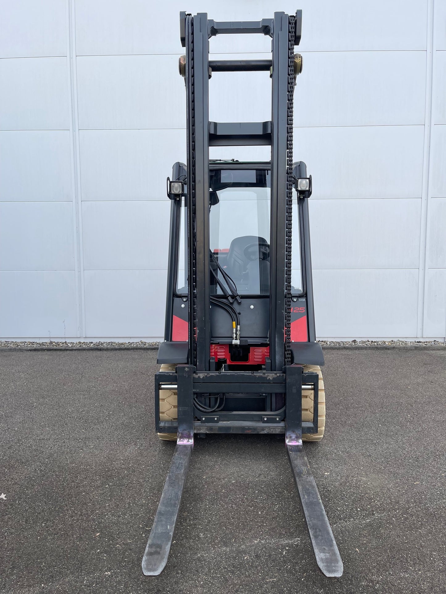 Linde H25T Gabelstapler 2,5 Tonnen, Gas, 2018 generalüberholt, ca. 150 Std.