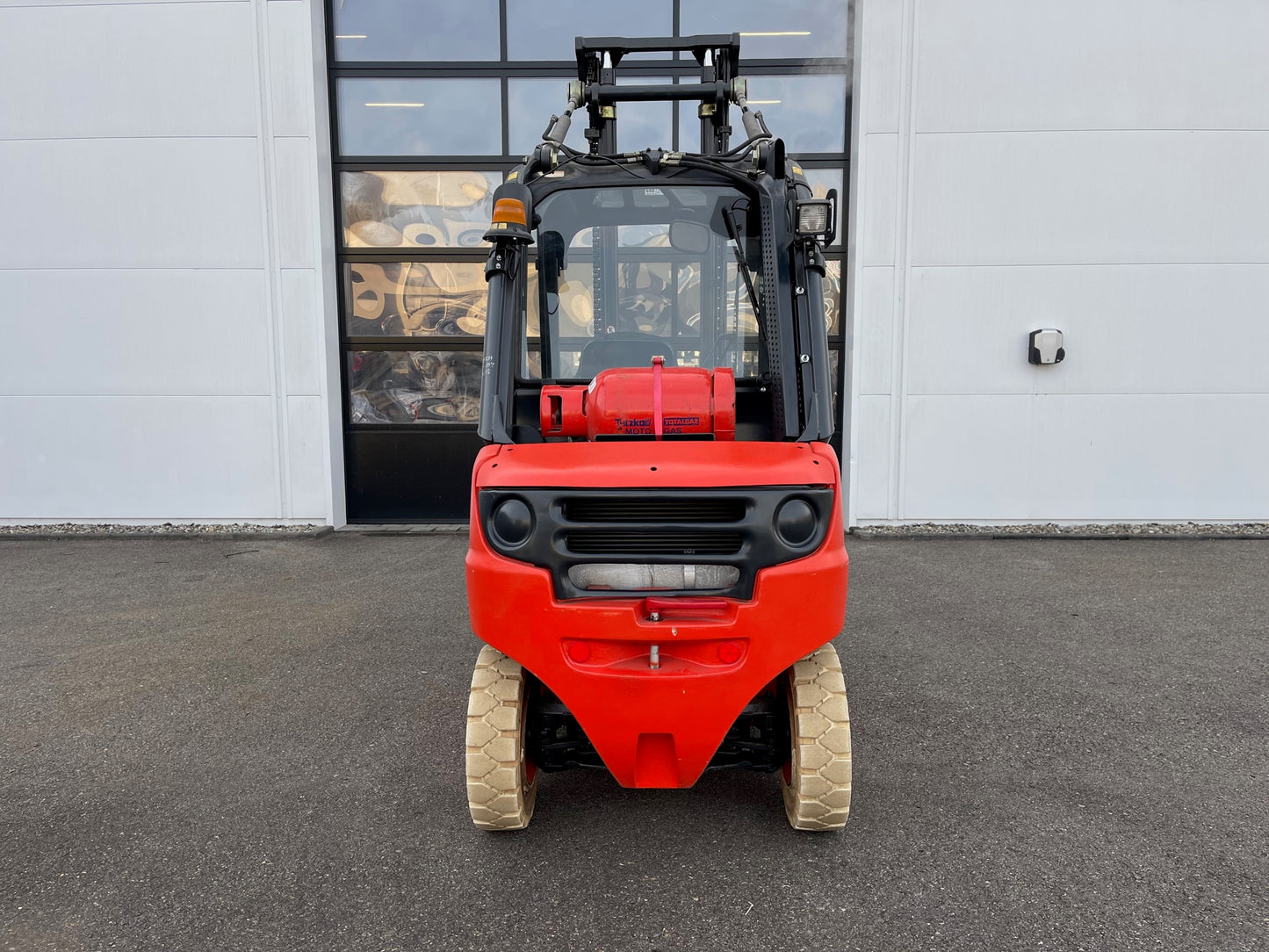 Linde H25T Gabelstapler 2,5 Tonnen, Gas, 2018 generalüberholt, ca. 150 Std.